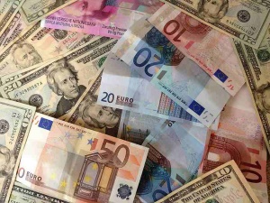 Euro og dollarsedler